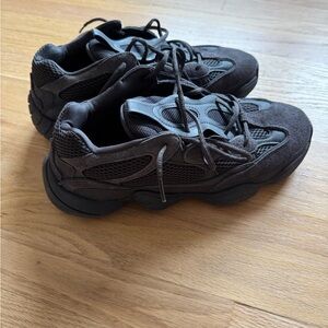 Yeezy 500 Triple Black Sneakers